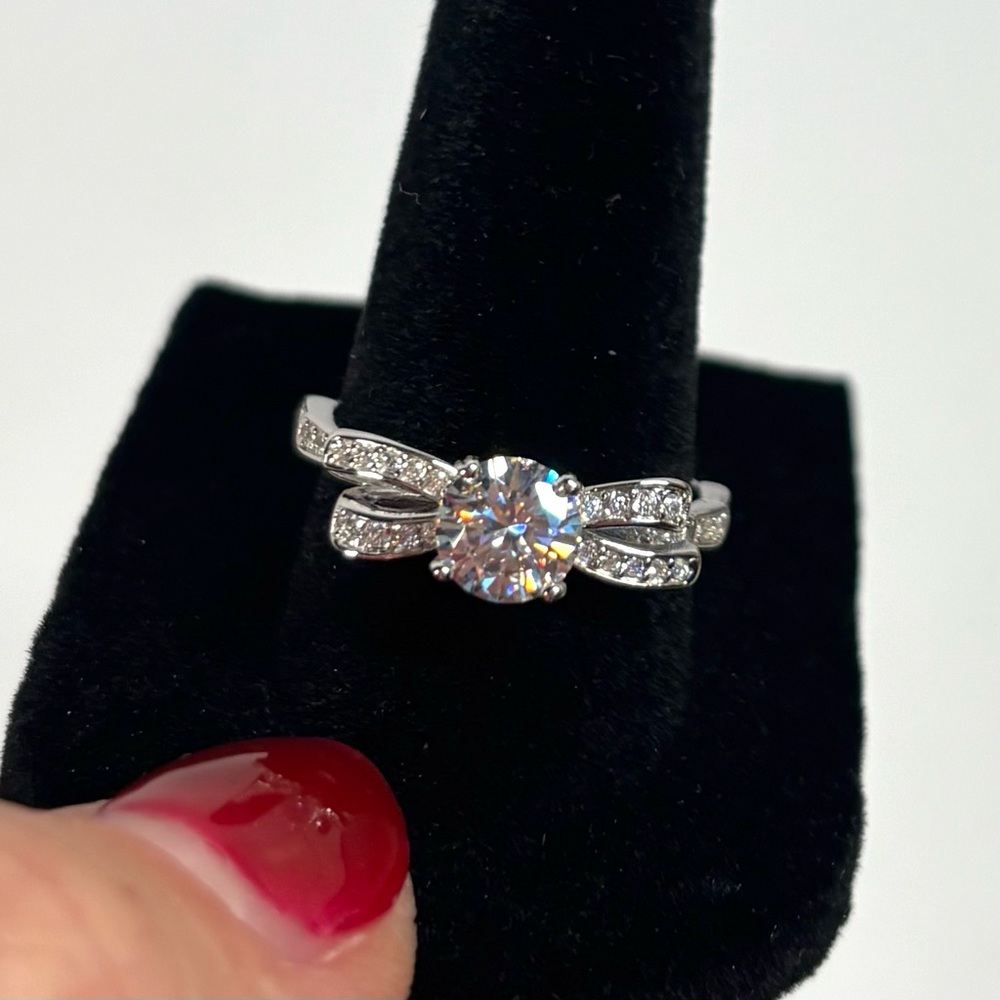 Sterling silver moissanite bow ring - Picture 10 of 11